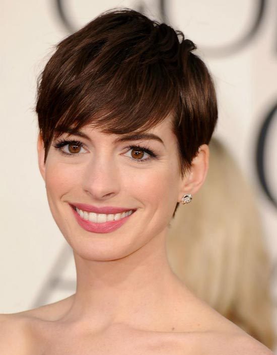 Anne-hathaway-chanel-face
