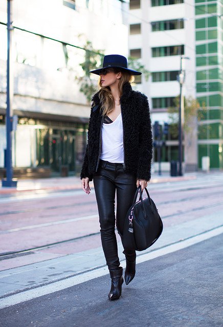 Stylish-Black-Outfit-Idea