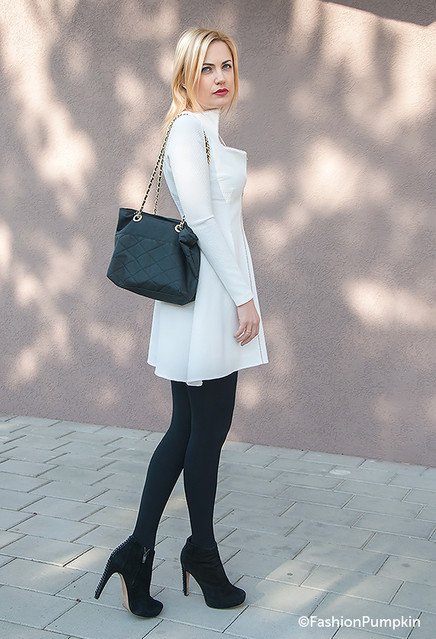 Stylish-Office-Attire-with-Black-and-White-Outfit