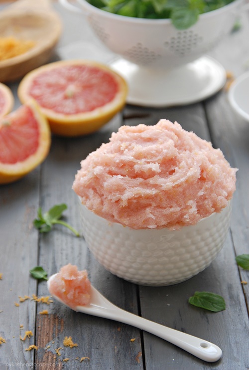 whipped-Grapefruit-Peppermint-Body-Scrub-2