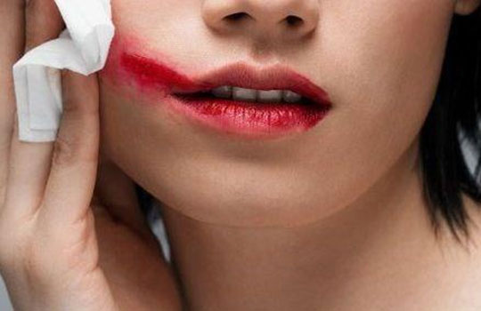 smudge-lipstick