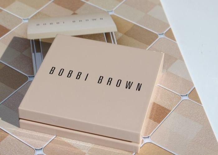 Bobbi Brown_ Nude -Finish Illuminating Powder
