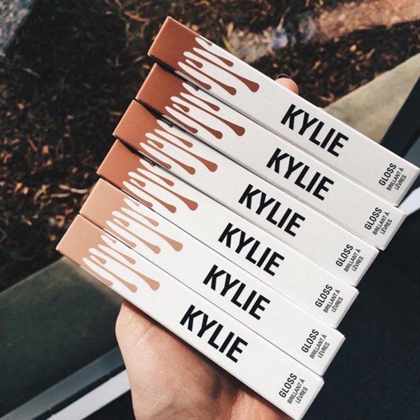 รีวิว Kylie ลิปกลอส