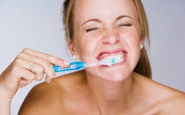 Woman-brushing-her-teeth-1586021