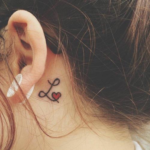 ไอเดียลายสักหลังหูสวยๆ