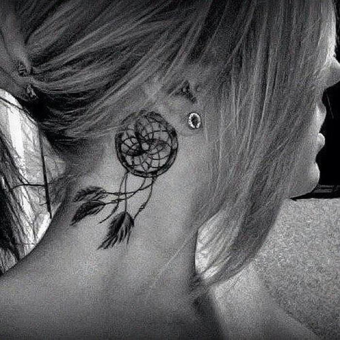 24-Behind-ear-tattoo