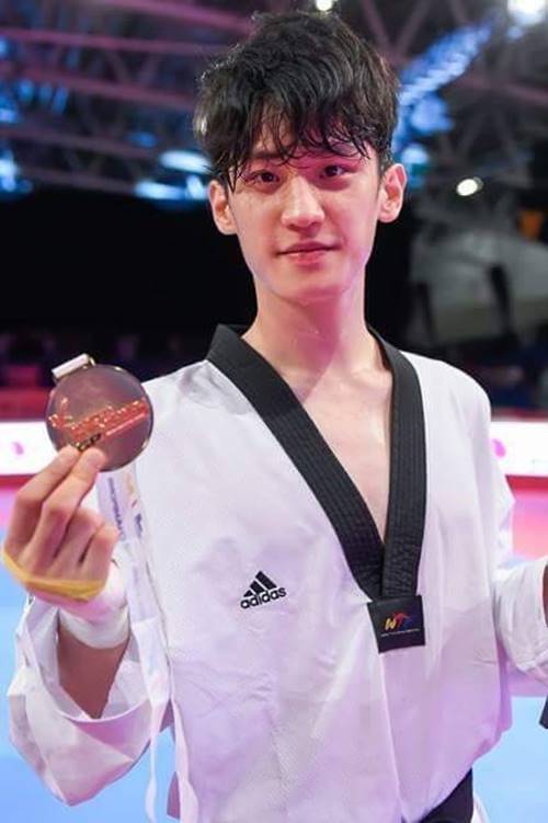 นักกีฬา โอลิมปิก หล่อ