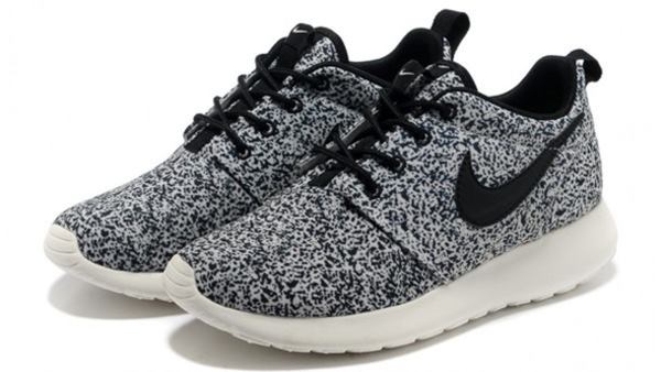 Nike roshe sales run black speckle