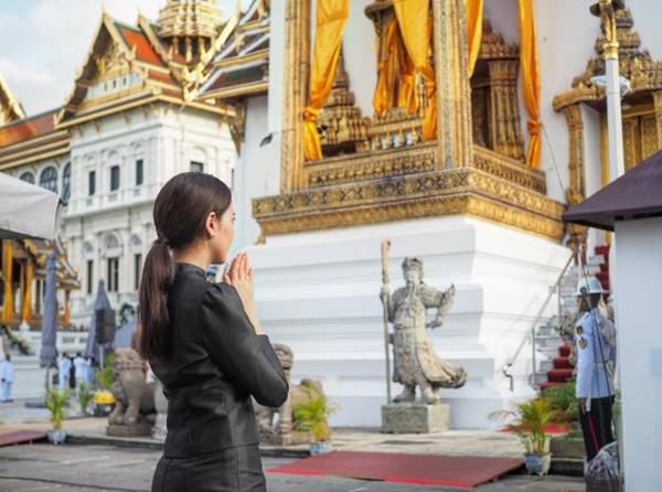 ดาราใส่ชุดไทยจิตรลดา