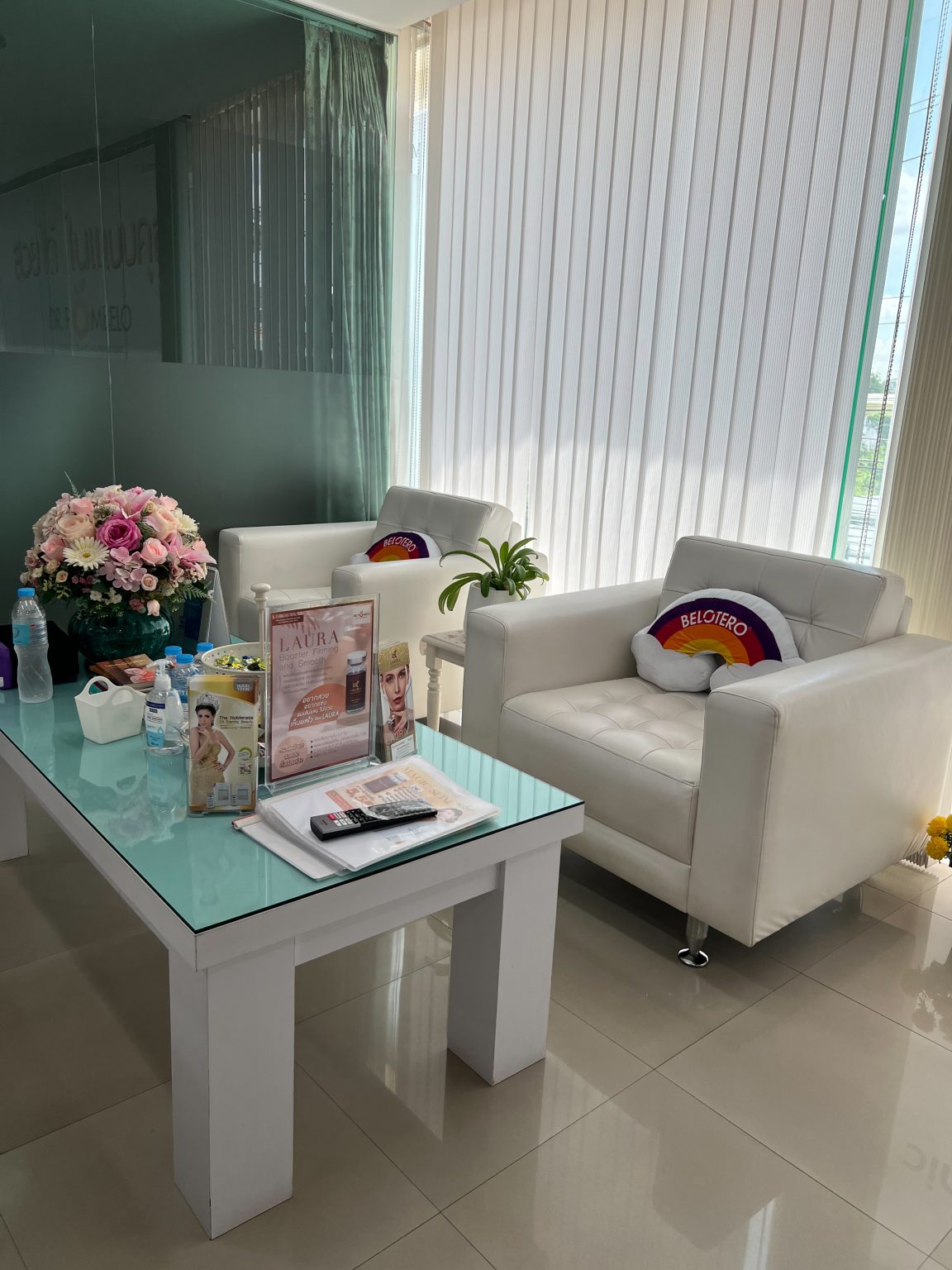 รีวิว เปลี่ยนหน้าเหลี่ยมเป็นหน้าเรียว ที่ Dr. Pomelo Clinic Ladyissue